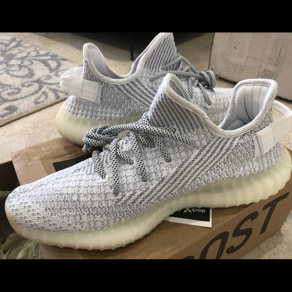 BRAND NEW, NEVER WORN, IN THE BOX, STOCK X VERIFIED : YEEZY BOOST 350 V2